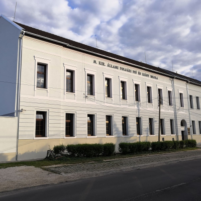 Befejeződött az Ady Úti Általános Iskola és a József Attila Gimnázium Petőfi utcai épületének felújítása