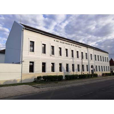 Befejeződött az Ady Úti Általános Iskola és a József Attila Gimnázium Petőfi utcai épületének felújítása