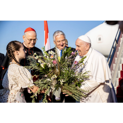 Monoron készítették az 52. Nemzetközi Eukarisztikus Kongresszus zárómiséjére érkező Ferenc pápa csokrait