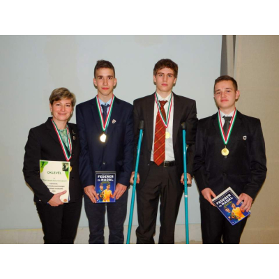 Monori gimnazisták nyerték az I. Buzánszky Jenő Országos Sporttörténeti Vetélkedőt Monori gimnazisták nyerték az I. Buzánszky Jenő Országos Sporttörténeti Vetélkedőt