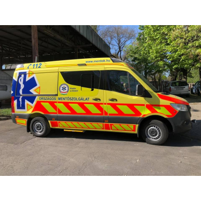 Új esetkocsi segíti a monori mentők munkáját Új esetkocsi segíti a monori mentők munkáját